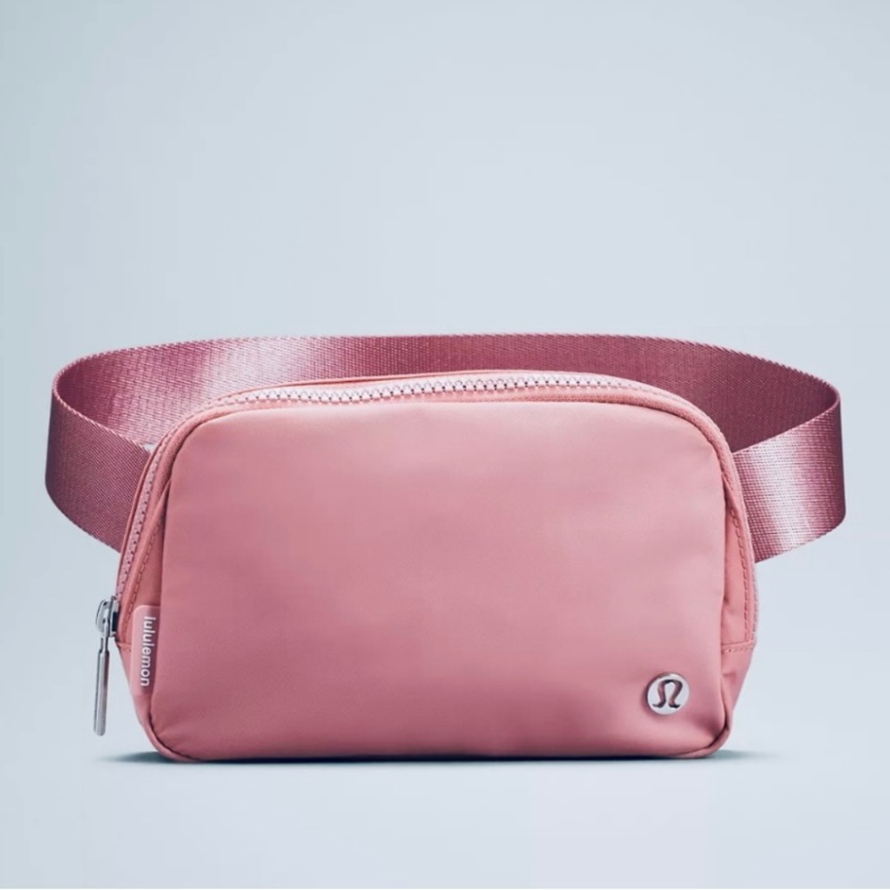 Lululemon Everywhere Belt Bag
Strap Pink Pastel